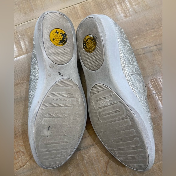 Womens FITFLOP SUPERSKATE silver metallic snake print loader slipper shoes - Picture 7 of 11